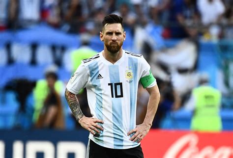 Mano a mano con sportscenter, el mediocampista argentino explicó el abrazo del equipo al capitán, tras la final de la copa américa con brasil y además, destacó . Así fue el emotivo regreso de Messi a la selección ...