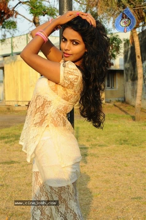 Actress Soumya Stills Photo 2 Of 10