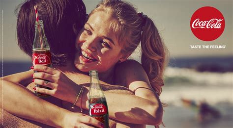 coca cola vervangt logo voor vakantiebestemmingen marketingtribune design