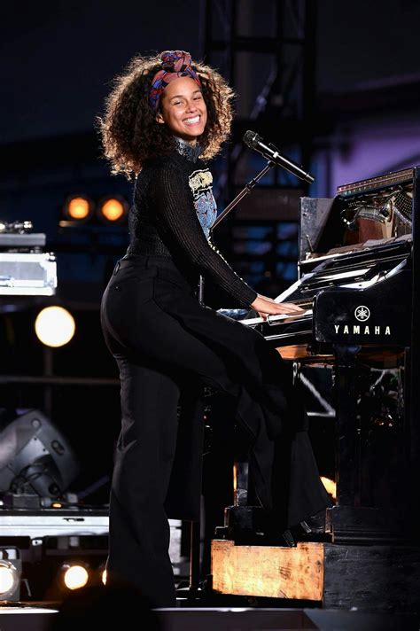 Alicia Keys | Alicia keys, Alicia keys piano, Alicia keys style