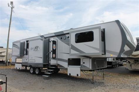 One of the most popular reasons people consider fifth wheels is is the floor space they get, which can then be used to add various features such as bunkhouses, and a kitchen island, among other features. 2018 OPEN RANGE 376FBH FIFTH WHEEL FRONT LIVING/BUNK HOUSE ...