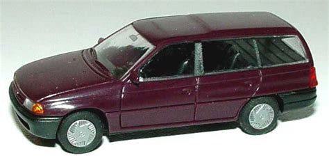 Opel Astra Caravan Brombeer Rietze 10480 In Der 1zu87 Modellauto