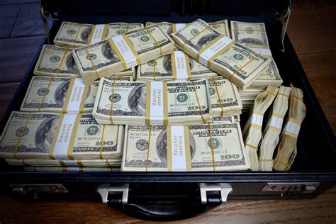 Briefcase Full Of Dollars 1996 2013 Edition The Ultimate Film Prop
