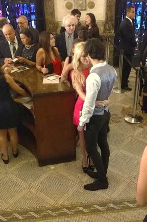 We did not find results for: EGO - Isabelle Drummond troca beijos com o namorado em ...