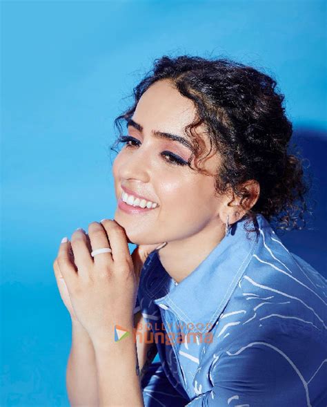 Sanya Malhotra Photos Images Hd Wallpapers Sanya Malhotra Hd Images