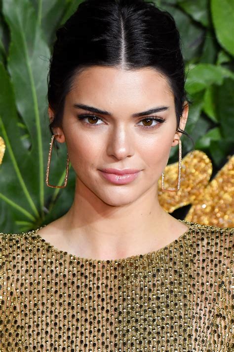 Kendall Jenner Makeup Routine Kendall Jenner S Fabulous Five Minute