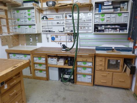 The group included professional carpenters woodworkers and one retired dentist who now chips away at wood instead of teeth. Sysport workbench - Benchworks