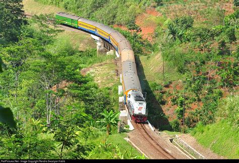 Railpicturesnet Photo Cc201xx Pt Kereta Api Indonesia Ge U18c At