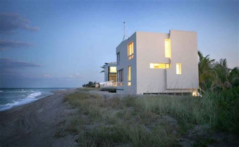 Amazing Beach House Design By Hughes Architects Homemydesign