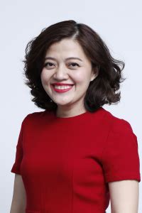 She sings for paris by night and van. (Tiếng Việt) Chị Trương Lý Hoàng Phi - CEO BSSC