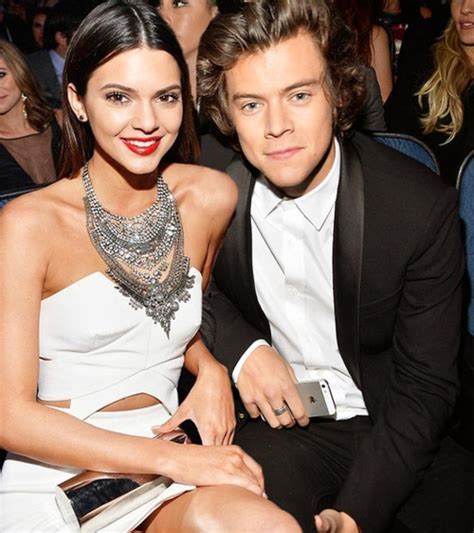 Harry styles (right, seated) and kendall jenner left) fuelled reconciliation rumours on wednesday after pictures appeared to show them in an intimate clinch during a romantic getaway in st barts Kendall, Harry Styles wazua maswali - Global Publishers