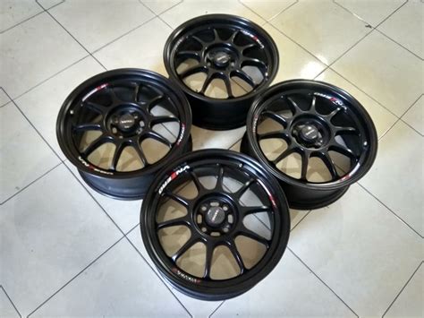 Ban terbuat dari karet yang diolah sedemikian rupa agar bisa disesuaikan kebutuhan kendaraan, sedangkan velg (pelek) adalah tempat kedudukan ban. Jual Velg Second Venom R17x7 Pcd 4x100 Et 40 Black - Beli ...