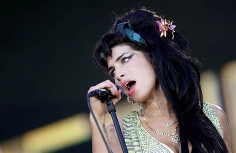 Novo Documentário Marca 10 Anos Da Morte De Cantora Amy Winehouse Cnn