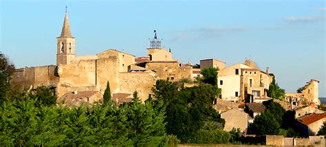 The petzl grillon is an adjustable lanyard with fine adjustment system for precise work positioning. Grillon - Vaucluse - Enclave des Papes - Provence