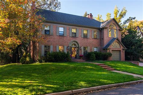 Go Inside 21m Brick Home In Country Club Area