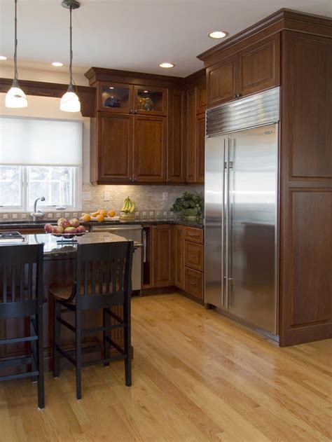 If you're set to install some beautiful dark cherry cabinets, browse our charleston cherry cabinet line for over 50% off big box store pricing! Cherry Cabinets With Light Oak Floors Home Design Ideas ...