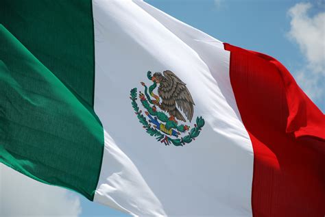 Significado Y Origen De La Bandera De México Mano Mexicana