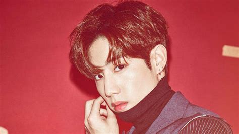 Got7s Mark Has A Message For Fans Following Them Home Sbs Popasia