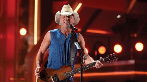 Kenny Chesney To Bring Sun Goes Down Tour To Tampa