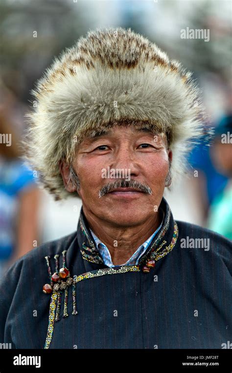 Mongolische Mann Mit Einem Traditionellen Pelzmütze Mongolischen