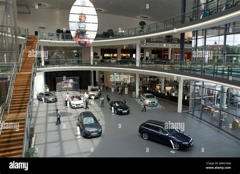 Audi Forum Showroom Neckarsulm Deutschland Stockfotografie Alamy