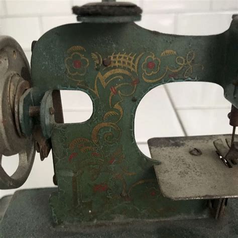 Child Size Germany Primitive Sewing Machine Hand Crank Metal 1910s