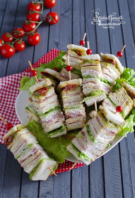 Ricetta e preparazione con 3 diverse farciture, gli ingredienti. SPIEDINI DI TRAMEZZINI farciti per Antipasto | Ricetta nel ...