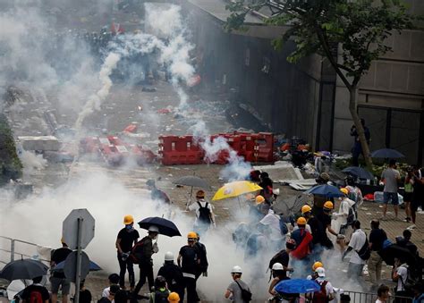 Hong Kong Police Fire Tear Gas Rubber Bullets At Protesters Citynews