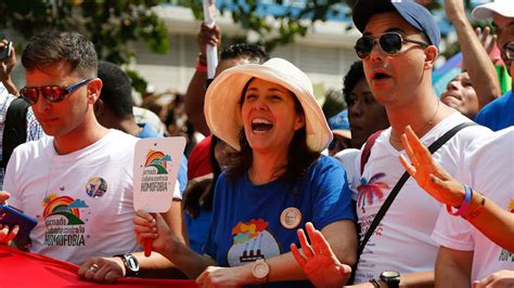Daughter Of Cuban President Sponsors Blessing Of Countrys Gay Couples