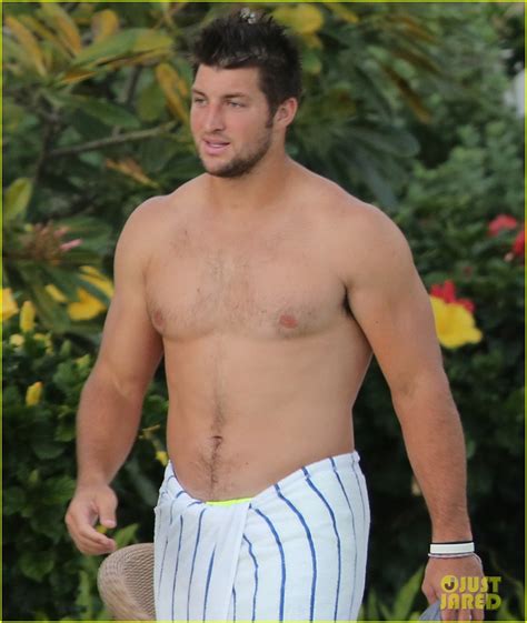 Tim Tebow Shirtless Beach Stud In Hawaii Photo Shirtless Pictures Just Jared