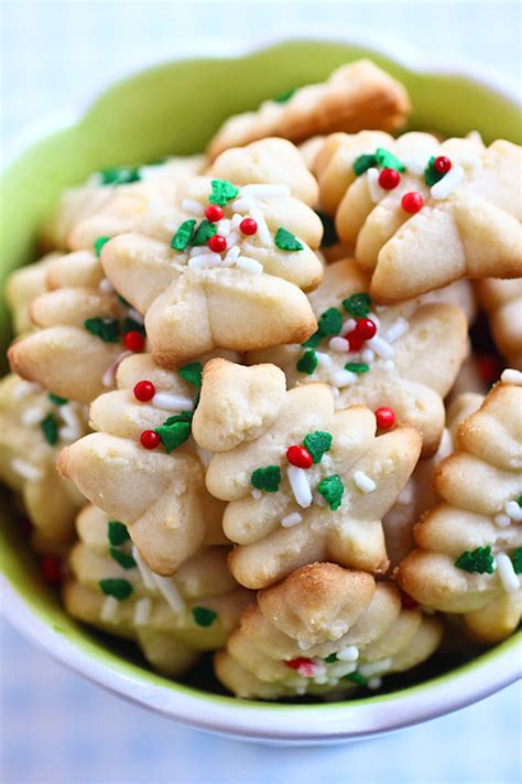 Christmas cookies are traditionally sugar biscuits and cookies (though other flavors may be used based on family traditions and individual preferences) cut into various shapes related to… 21 Christmas Cookies! A delicious roundup! | My Imperfect ...
