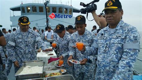 Unit naungan mk pangkalan lumut. Berbuka puasa di lautan | Harian Metro