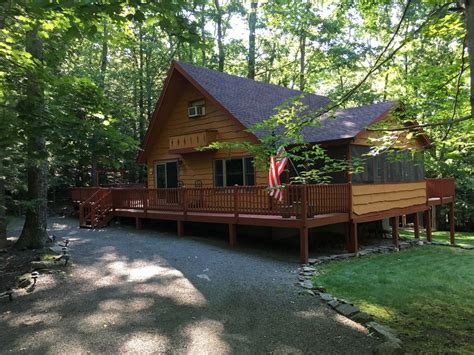 Moussi and the squad spend a night at the rake's cabin, a supernatural force tries to capture them at 3 am. Secluded Lake Wallenpaupack Wood Cabin Getaway - Lakeville