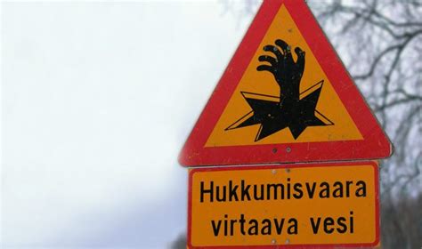 These Foreign Road Signs Dont Make No Sense Gallery