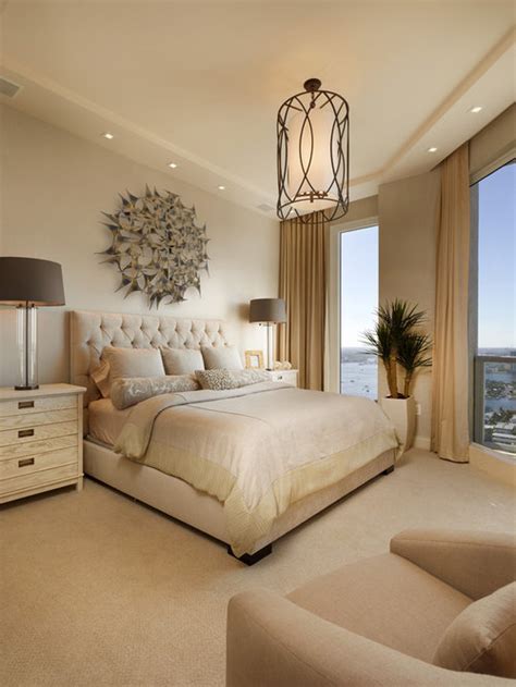 42913 Bedroom With Beige Walls Design Ideas And Remodel Pictures Houzz