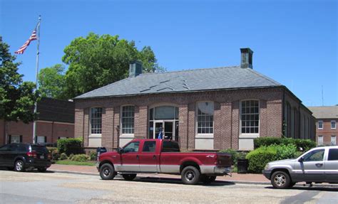According to the virginia review, smithfield is without a doubt, one of the prettiest towns in virginia. learn more about smithfield >. Smithfield, Virginia Post Office Photo