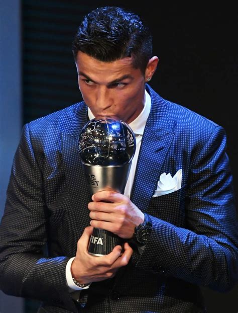 Cristiano Ronaldo Gana El Premio The Best Al Mejor Jugador 20minutoses