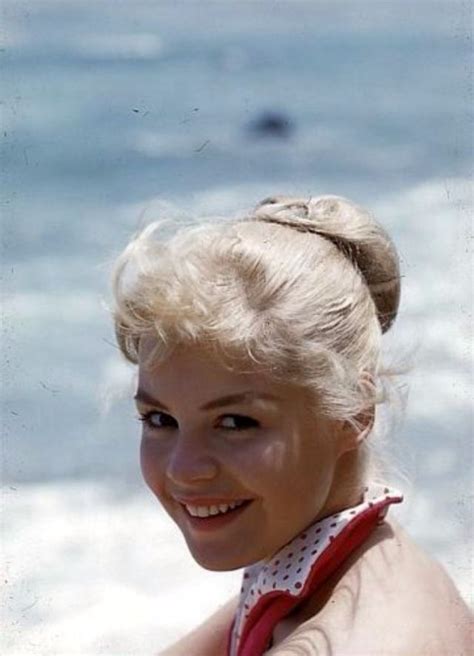 53 stunning color photos of sandra dee from between the 1950s and 1960s vintage news daily
