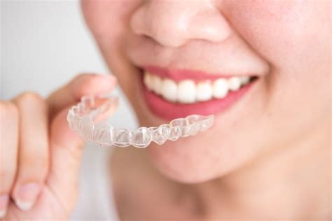 The hawley retainer has an acrylic plate which is moulded to the shape of the mouth and has wires which clasp around the teeth. Are clear retainers really the best type of retainers ...