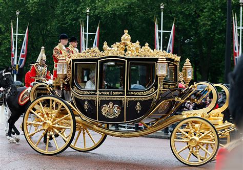 Photos Queen Elizabeth Ii Unveils British Govt Plan New State Coach