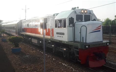 Maybe you would like to learn more about one of these? Tiket Kereta Api dan 3 Perbedaan Kelas Transportasinya ...