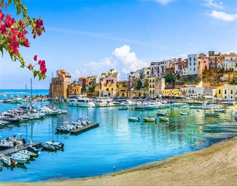 I borghi più belli della Sicilia direttamente sul mare Scopri quali sono i mesi migliori per