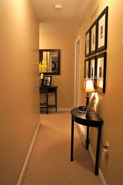 So how do you approach decorating an entryway that's capable of accommodating brief, yet heavy traffic? How to decorate a narrow hallway.... www.seasideinteriors ...