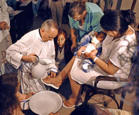 How Should We Understand Pope Francis Washing Womens Feet National Catholic Register