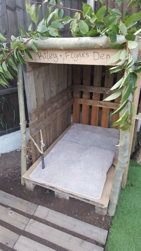Little Den Made From Pallets For The Kids To Play In Backyard For