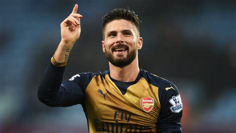 French striker Olivier Giroud's goals steer Arsenal to top of English ...
