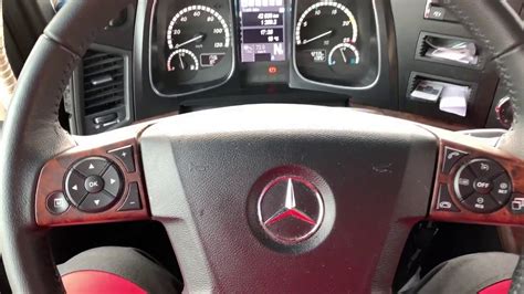 Mercedes Benz Actros Mp Lkw Das Cockpit Im Detail Eines Mb Neuer