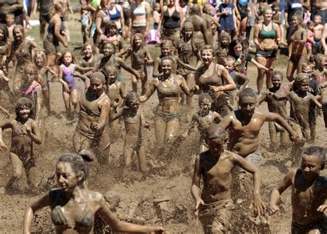 Michigan Mud Day Thousands Spend Messy Afternoon In 200 Tonnes Of