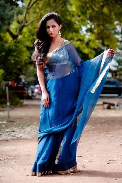 Sexy Actress Gallery Aasheeka Exposing Hot Saree Pictures