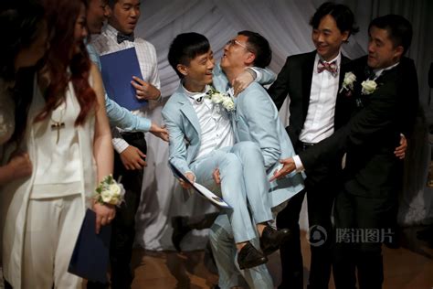 七对中国同性恋情侣在美国结婚社会环球网